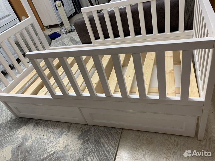 Продам кровать домик