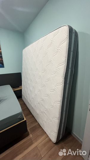 Матрас беспружинный с поверхностью Memory Foam