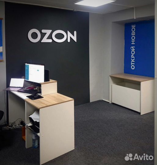 Мебель и рекламные материалы для пвз Озон
