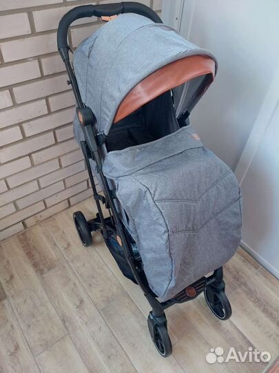 Прогулочная коляска новая