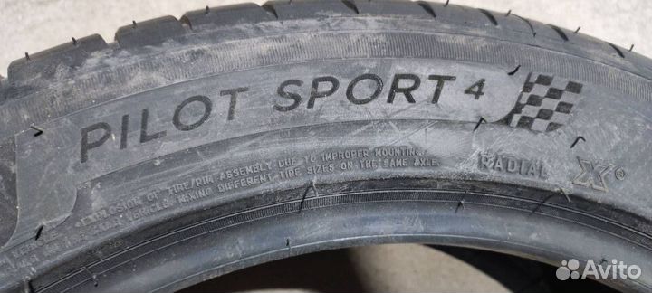 Michelin Pilot Sport 4 235/45 R18 98Y