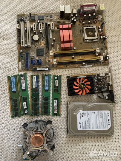 Материнская плата с процессором и памятью