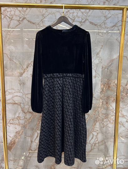 Бархатное платье Valentino