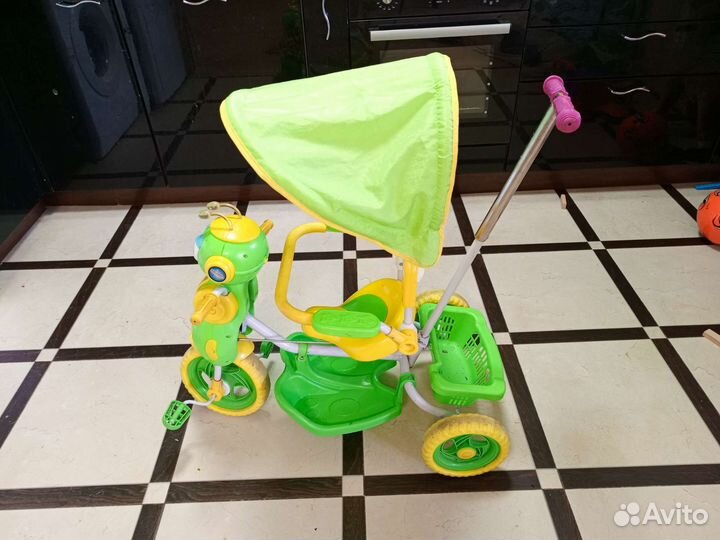 Трехколесный велосипед с ручкой