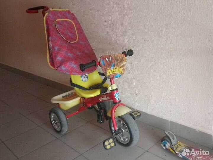 Трехколесный велосипед с ручкой