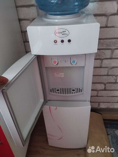 Кулер для воды напольный новый