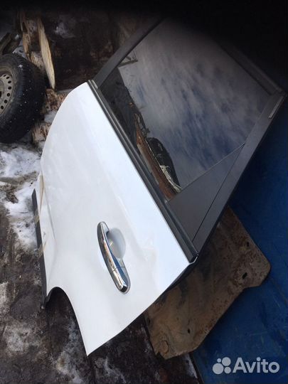 Задняя левая дверь Kia Sorento 2