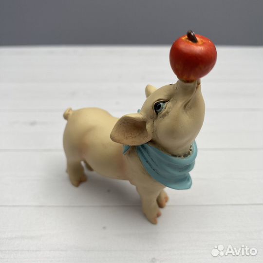 Статуэтка Поросёнок циркач. Полистоун