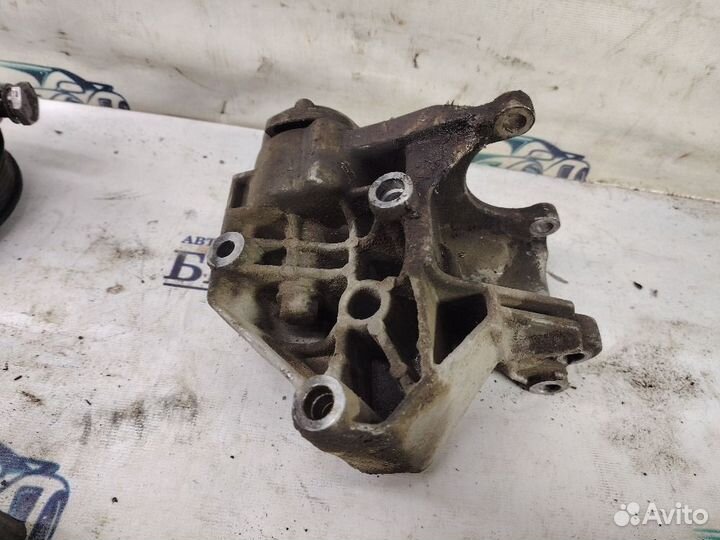 Кронштейн кондиционера 1JD260885B Volkswagen Skoda