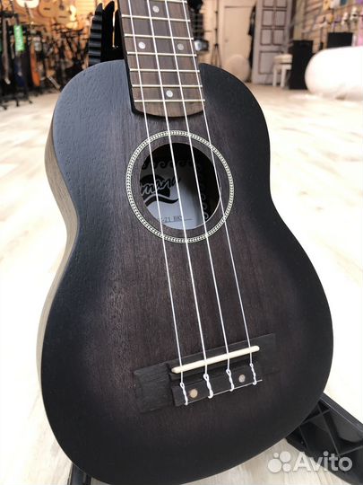 Укулеле черный санберст