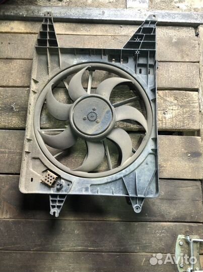 Вентилятор охлаждения renault logan sandero largus