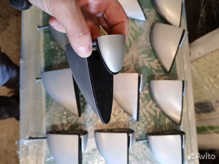 Уголки для полок 19 штук