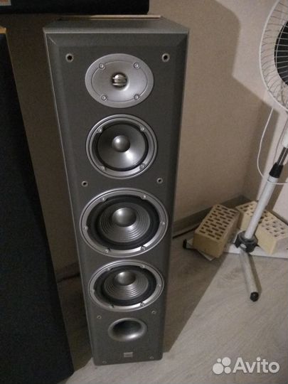 Колонки JBL E80 и Сабвуфер JBL, цвет серебро