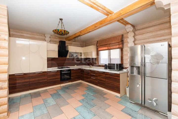 Коттедж 255 м² на участке 18 сот.