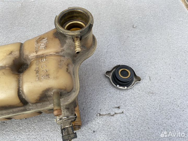 Расширительный бачок mercedes 124