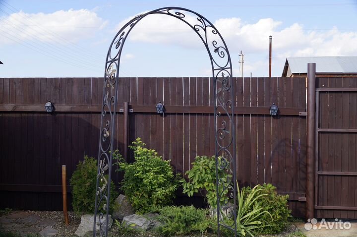 Арка садовая кованная с листьями дуба