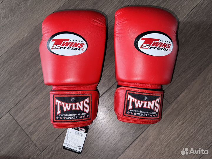 Боксерские перчатки Twins 16 oz