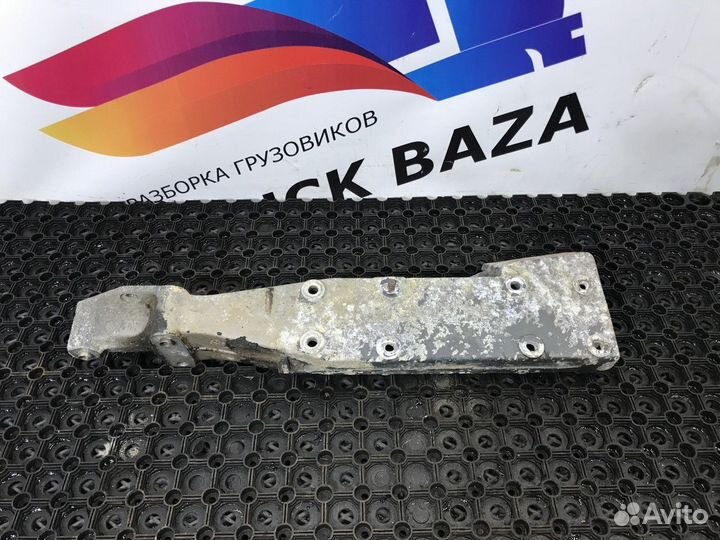 1241600 Кронштейн корпуса подножек правый Daf CF