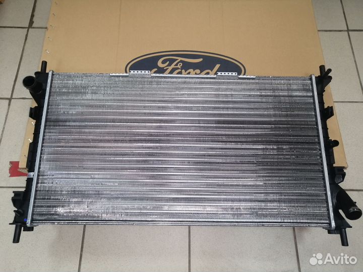 Радиатор охлаждения ford transit connect 1365996