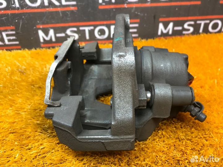 Суппорт передний левый Bmw 3-Series E90 N52B25A