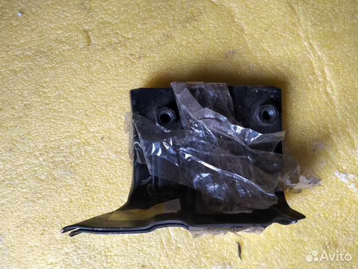 Уселители нижней поперечины Ваз 2108-15 новые