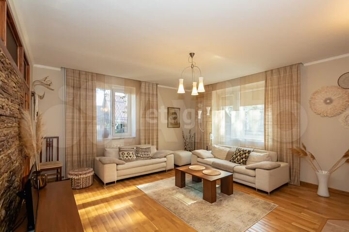 Коттедж 220 м² на участке 9 сот.