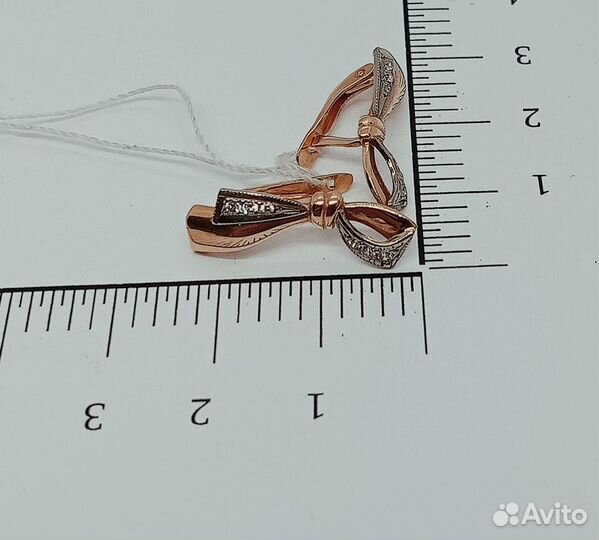 Серьги с синтетическим камнем Золото