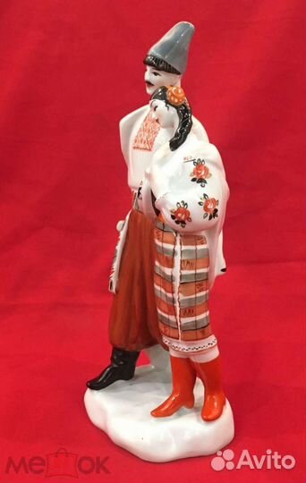 Статуэтка фарфоровая. Левко и Оксана СССР. Киев