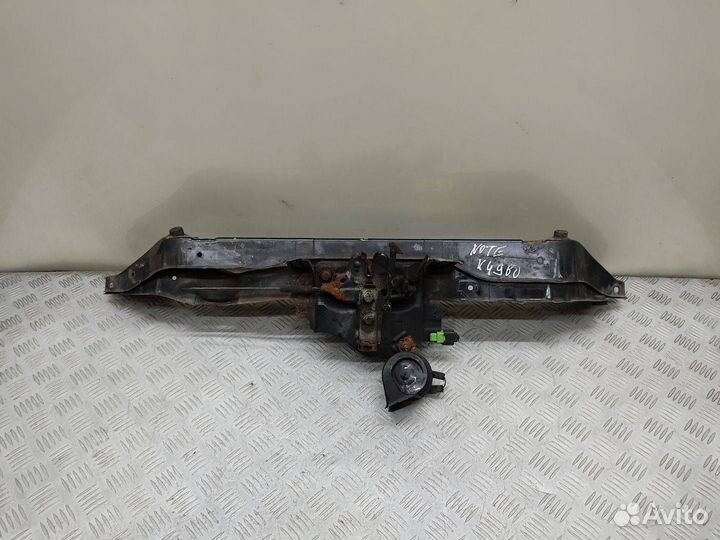 Верхняя планка замков капота Nissan Note E11 2007