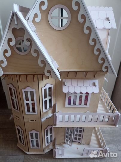 Большой кукольный домик деревянный с мебелью
