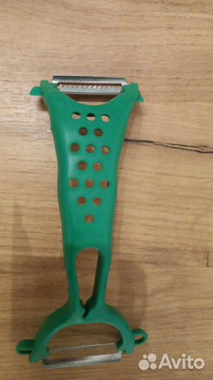 Овощечистка с несколькими видами лезвий