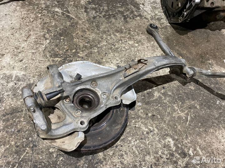 Поворотный кулак передний правый Audi A4 B8 1.8 T