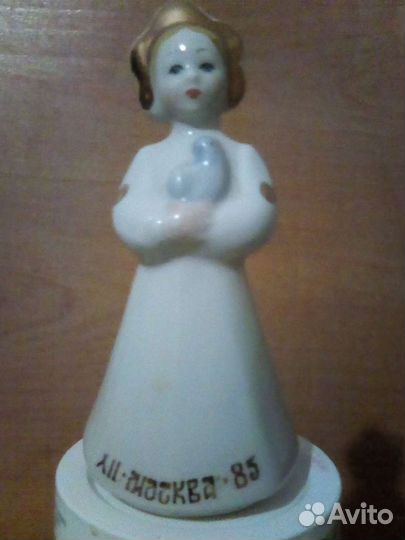 Статуэтка фарфор