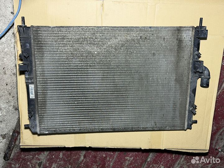 Радиатор renault duster2013г,оригинал