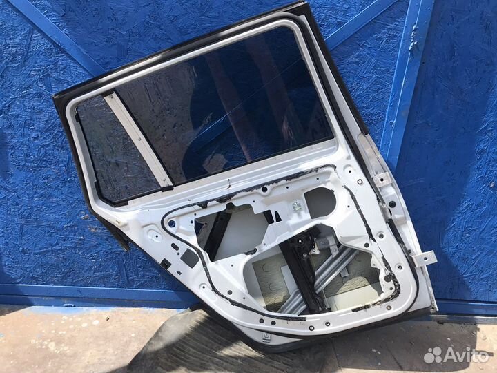 Дверь задняя левая bmw E61