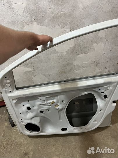 Передняя правая дверь volkswagen polo