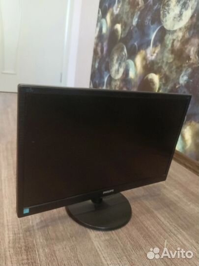 Монитор: Philips 223V5