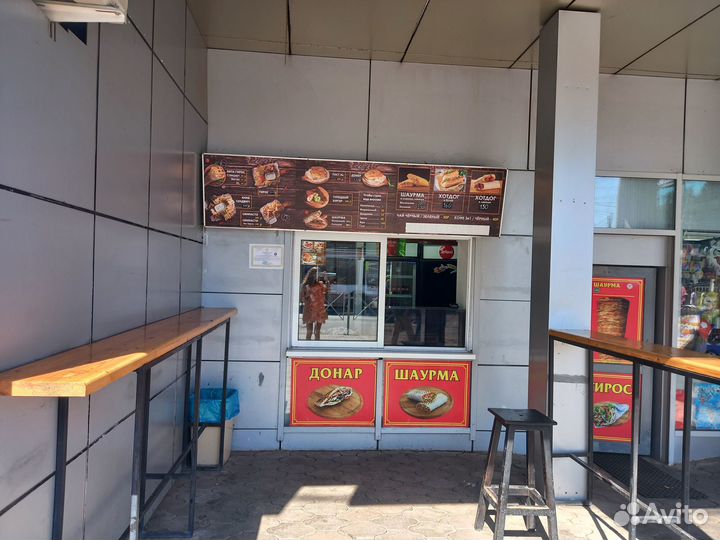 Шаурма в очень проходном месте