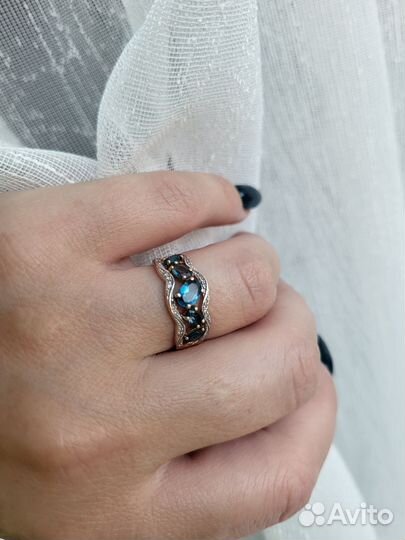 Золотое кольцо с бриллиантами дорожка