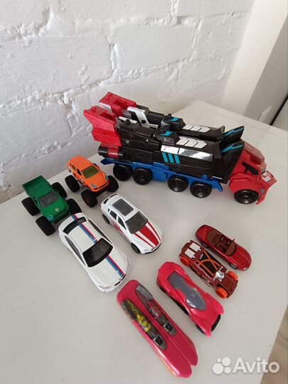 Трансформер Оптимус прайм + машинки hot wheels