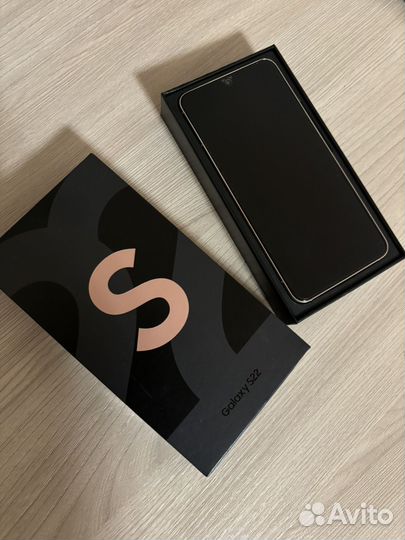 Samsung Galaxy S22, 8/256 ГБ