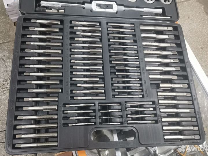 Набор метчиков и плашек 110 пр Forsage