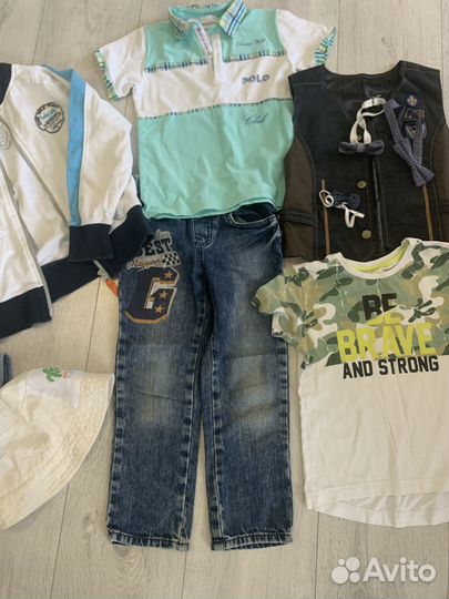 Одежда для мальчика пакетом примерно 4 лет