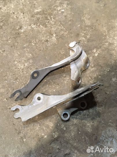 Петля капота Mazda MPV LW Мазда Мпв