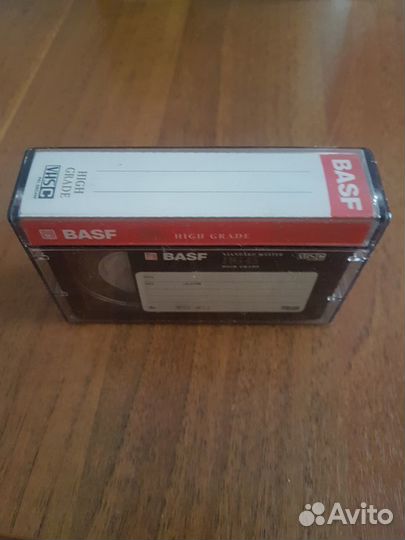 Видеокассеты VHS и Basf VHS-c