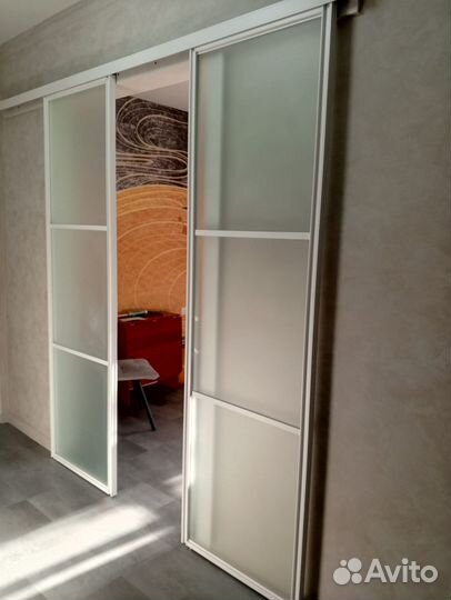 Стеклянные двери купе без порогов