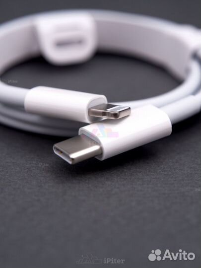 Кабель Apple USB-C to Lightning Cable из комплекта