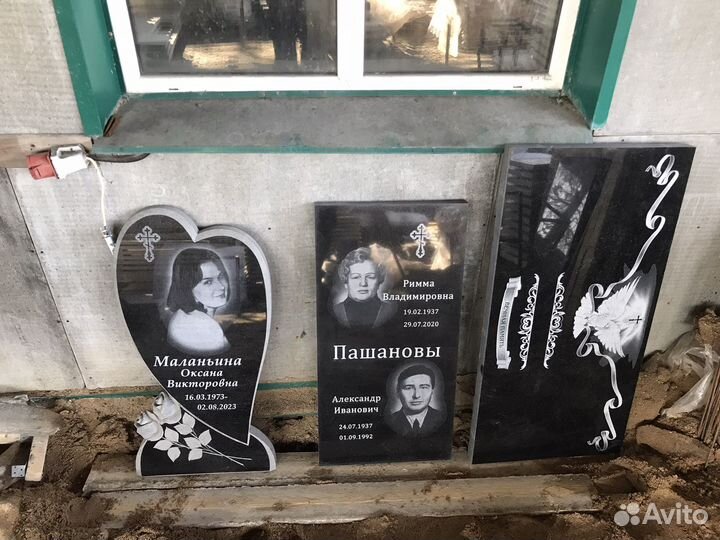 Памятники из карельского гранита