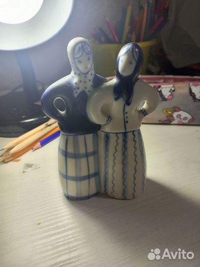 Статуэтки СССР девушка с чайником, гжель кумушки