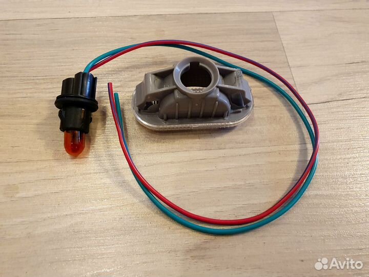 Повторитель поворота Ниссан